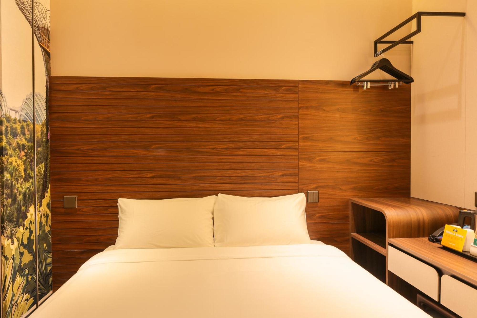 Standard Queen Room No Windows
